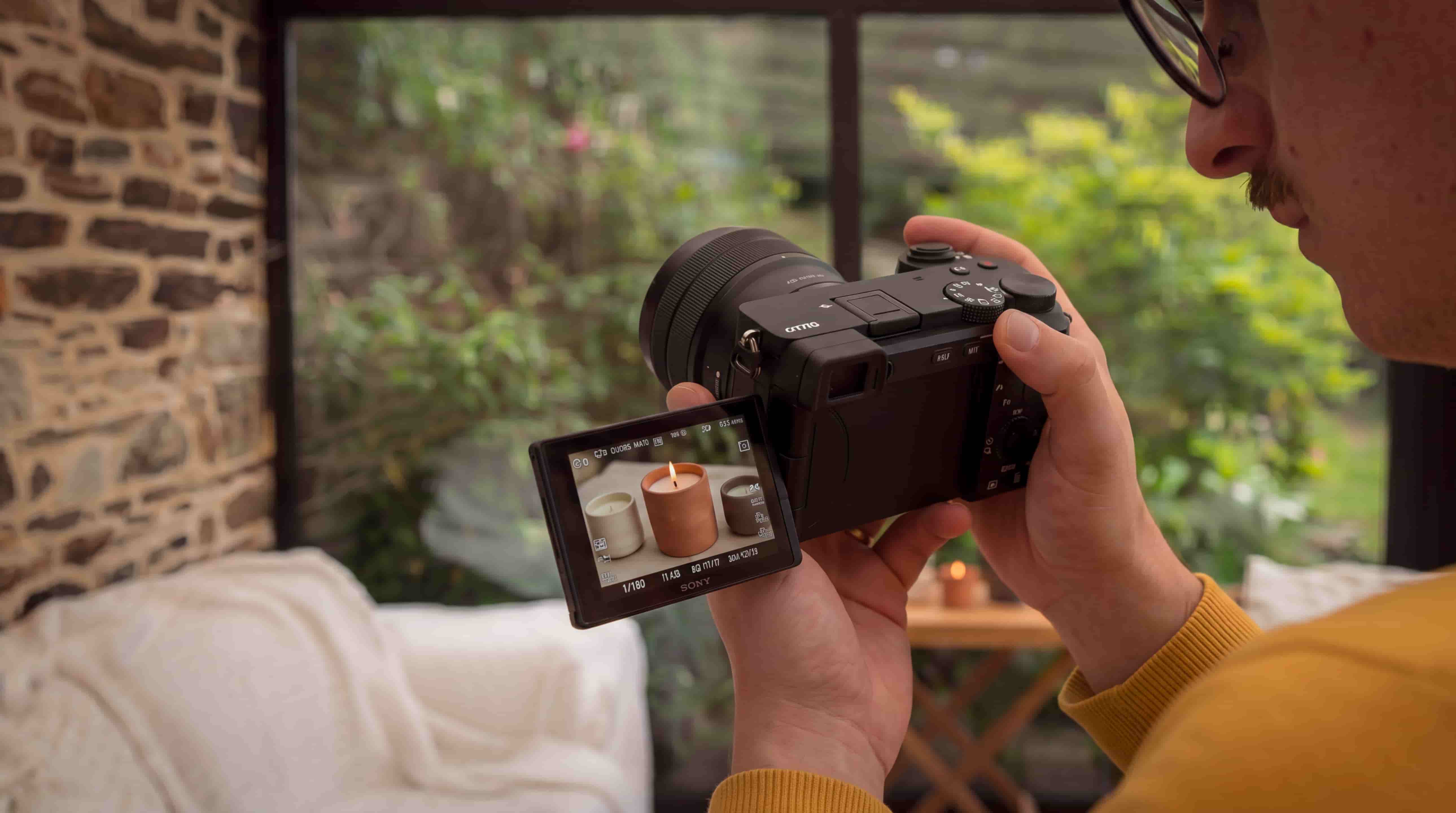 Louis, vidéaste Sillon image, en train de filmer à Plénée-Jugon